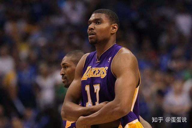 贝克汉姆与成龙共同观赏NBA中国赛